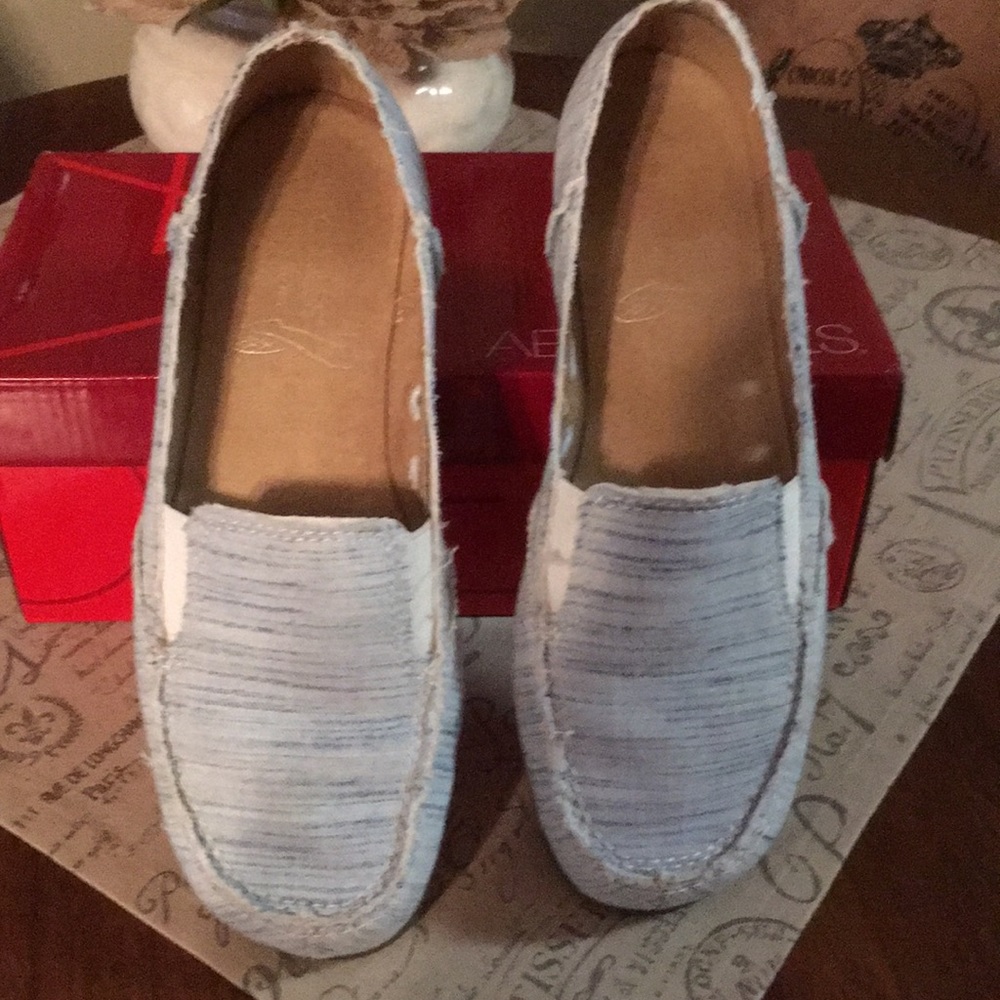 AEROSOLES CHAMBRAY SO SOFT LOAFER - SIZE 9
